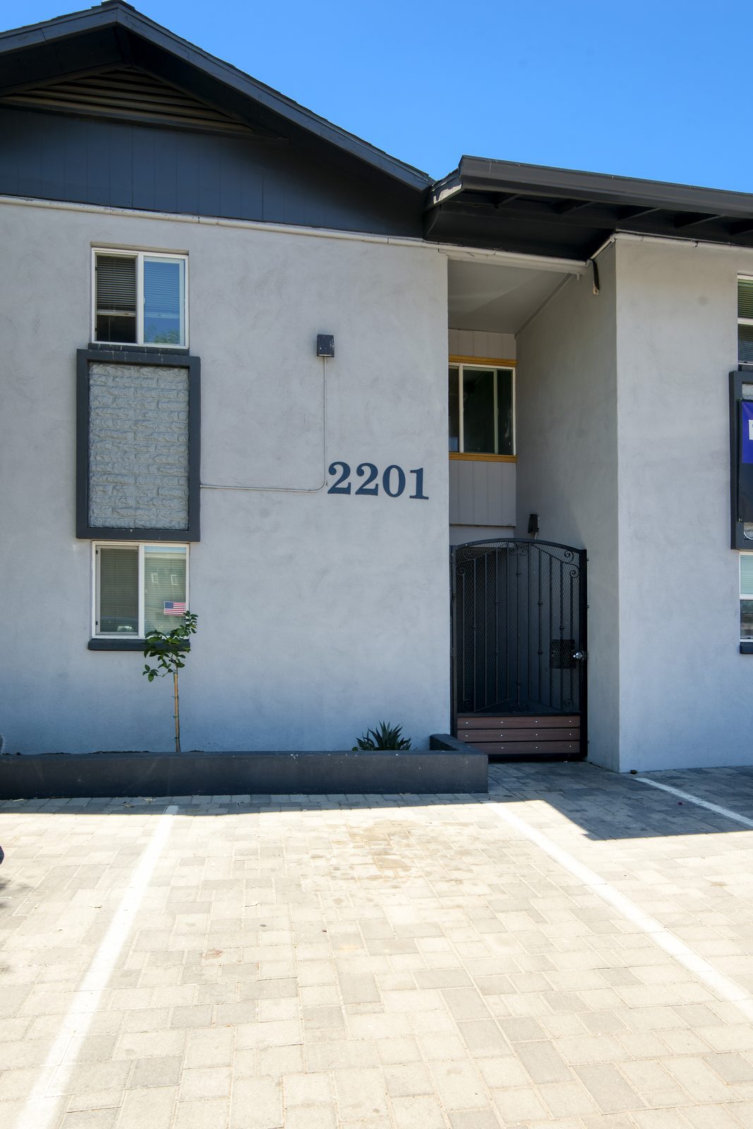 Building entrance at 2201 East Roosevelt Street with on-site parking — Lucky Star Flats Phoenix